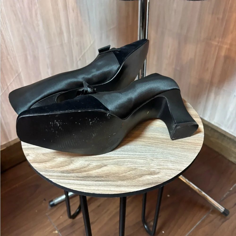 Karen Scott Black Velvet Bow Heels
